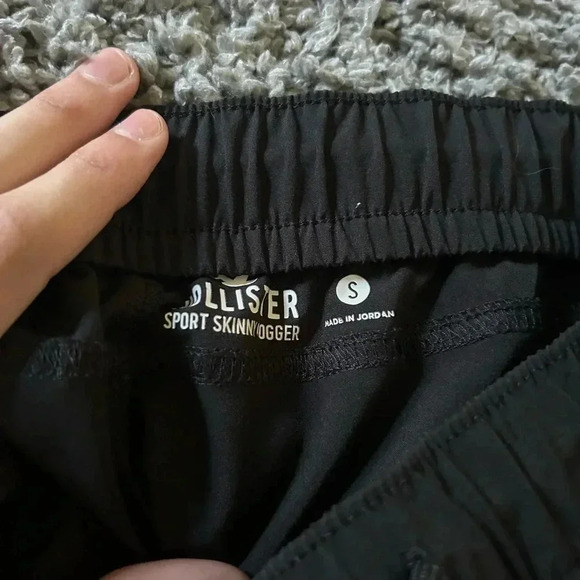 Hollister - Sport Skinjogger with Hollister Graphic - Picture 4 of 4